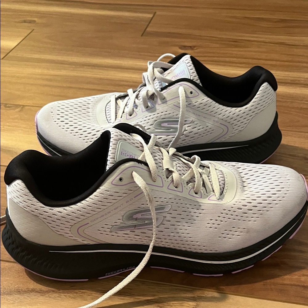 Skechers Grey Mesh Sneakers with Black Collar and Lilac Accents